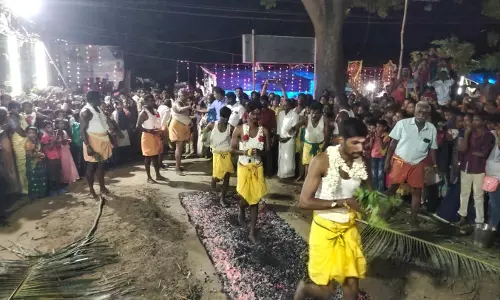 ஓடக்கரை மாரியம்மன் கோவிலில் தீமிதி திருவிழா ஓடக்கரை மாரியம்மன் கோவிலில் தீமிதி திருவிழா
