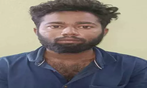 கார் மோதி பள்ளி மாணவன் சாவு