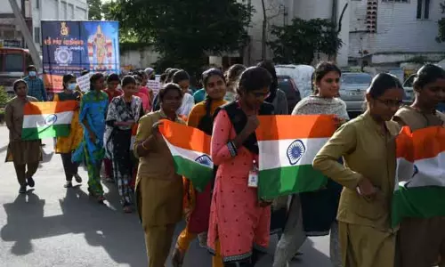 வீடுகள்தோறும் தேசிய கொடி ஏற்ற விழிப்புணர்வு