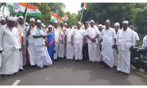75-வது சுதந்திர தின விழாவையொட்டி  காங்கிரஸ் கட்சியினர் நடைபயணம்