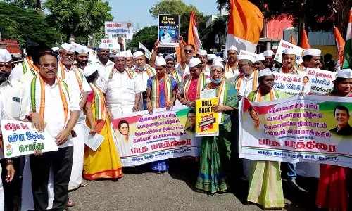 காங்கிரஸ் கட்சியினர் பாதயாத்திரை