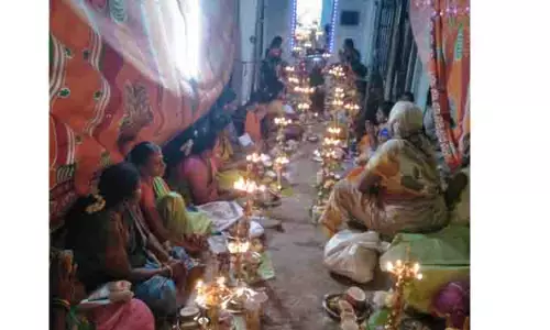 பகவதி அம்மன் கோவிலில் குத்துவிளக்கு பூஜை