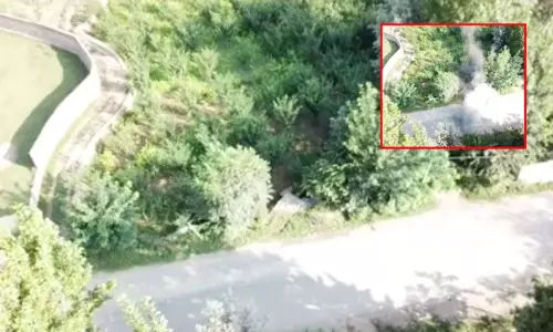 காஷ்மீரில் 30 கிலோ எடை கொண்ட சக்தி வாய்ந்த வெடிகுண்டு பறிமுதல்