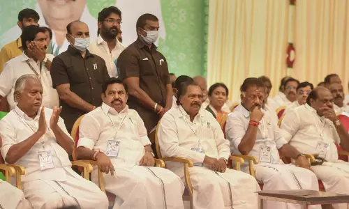 அதிமுக பொதுக்குழு வழக்கு: ஐகோர்ட்டில் விசாரணை தொடக்கம் அதிமுக பொதுக்குழு வழக்கு: ஐகோர்ட்டில் விசாரணை தொடக்கம்