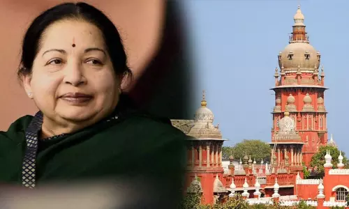 அதிமுகவில் மீண்டும் பொதுச்செயலாளர் பதவியை உருவாக்கியது ஏன்? - பழனிசாமி தரப்பிற்கு ஐகோர்ட்டு நீதிபதி கேள்வி அதிமுகவில் மீண்டும் பொதுச்செயலாளர் பதவியை உருவாக்கியது ஏன்? - பழனிசாமி தரப்பிற்கு ஐகோர்ட்டு நீதிபதி கேள்வி