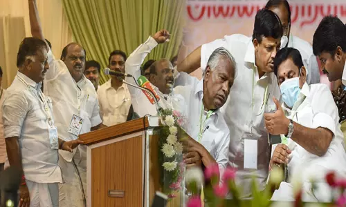அதிமுக பொதுக்குழு வழக்கு; ஈபிஎஸ் - ஓபிஎஸ் தரப்பு காரசார வாதம்; விசாரணை நாளைக்கு ஒத்திவைப்பு அதிமுக பொதுக்குழு வழக்கு; ஈபிஎஸ் - ஓபிஎஸ் தரப்பு காரசார வாதம்; விசாரணை நாளைக்கு ஒத்திவைப்பு