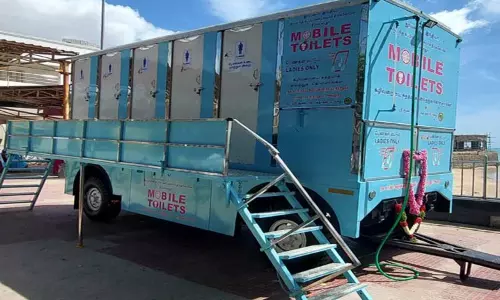 திருச்செந்தூர் கோவிலுக்கு ரூ.25 லட்சத்தில் பெண்களுக்கான கழிப்பறை மற்றும் உடைமாற்றும் அறை கொண்ட வாகனம்