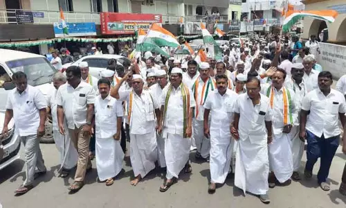 காங்கிரஸ் கட்சியினர் பாதயாத்திரை