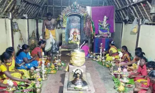 மாரியம்மன் கோவிலில் திருவிளக்கு பூஜை