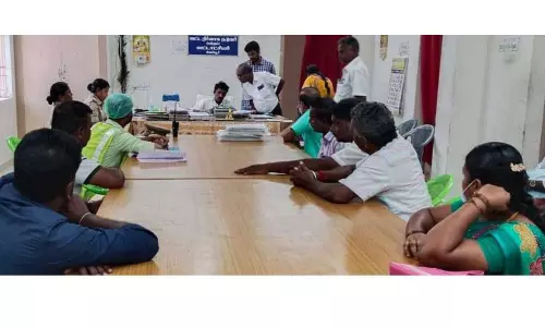 வேப்பூரில் மேம்பாலம் கட்டும் பணி:  தாசில்தார் தலைமையில் சமாதான பேச்சுவார்த்தை  பொதுமக்களின் போராட்டம் தள்ளி வைப்பு