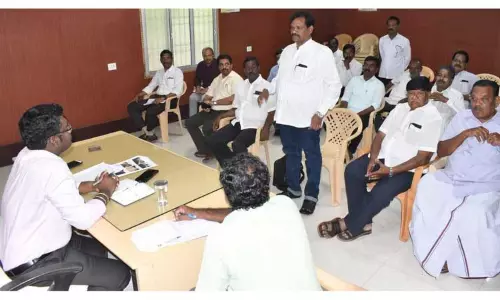 விக்கிரவாண்டி- கும்பகோணம் 4 வழிச்சாலை பணி:  போராட்டக்குழுவினர் அறிவித்த சாலை மறியல் போராட்டம் வாபஸ்  அதிகாரி தலைமையில் நடந்த பேச்சுவார்த்தையில் சுமுக தீர்வு