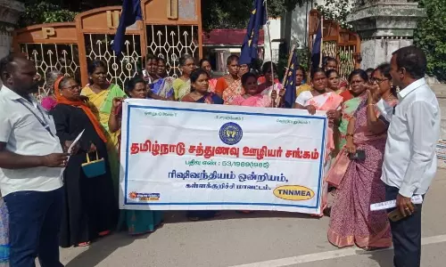 சத்துணவு ஊழியர் சங்கத்தினர் ஆர்ப்பாட்டம் சத்துணவு ஊழியர் சங்கத்தினர் ஆர்ப்பாட்டம்