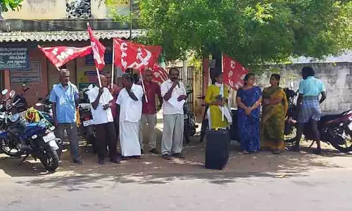 மார்க்சிஸ்ட் கம்யூனிஸ்டு கட்சியினர் ஆர்ப்பாட்டம் மார்க்சிஸ்ட் கம்யூனிஸ்டு கட்சியினர் ஆர்ப்பாட்டம்