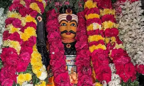 முனியப்ப சுவாமிக்கு சிறப்பு அபிஷேகம்