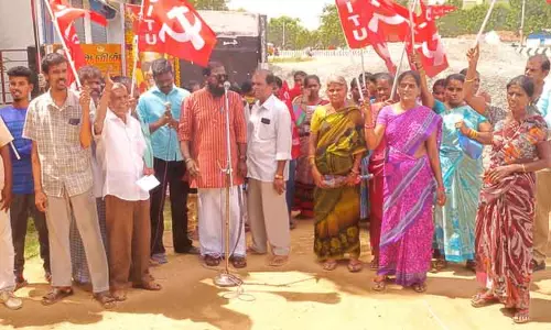 ஒப்பந்த தொழிலாளர்கள் ஆர்ப்பாட்டம் ஒப்பந்த தொழிலாளர்கள் ஆர்ப்பாட்டம்