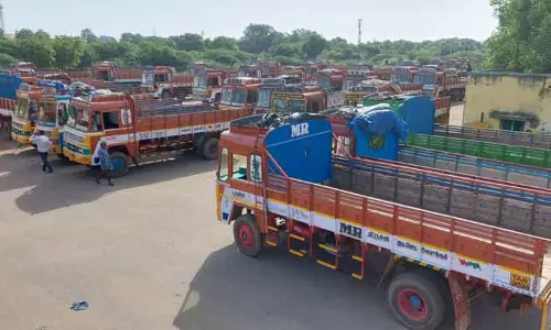 திருச்சி குட்ஷெட்டில் லாரிகள் திடீர் வேலை நிறுத்தம்