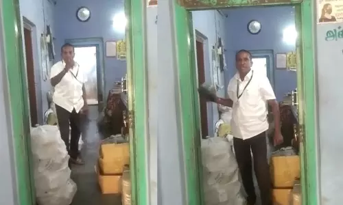 வீட்டிற்கு மின்சாரம் வரவில்லை: புகார் அளித்தவர்கள் மீது மின்மீட்டரை தூக்கி அடித்த மின்வாரிய ஊழியர்...!