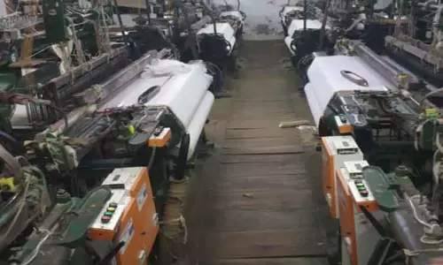 மின்கட்டண உயர்வை ரத்து செய்யக்கோரி  முதல்-அமைச்சருக்கு தபால் அனுப்பும் போராட்டம்   விசைத்தறி உரிமையாளர்கள் தொடங்கினர்