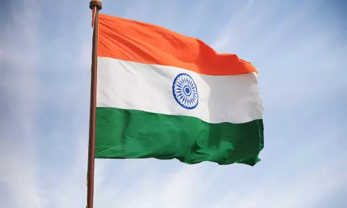 சிக்கமகளூருவில் நடக்கும் சுதந்திர தின விழாவில், கலெக்டர் ரமேஷ் தேசிய கொடி ஏற்றுகிறார்