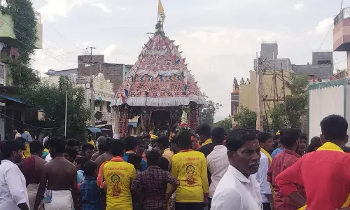 முத்துமாரியம்மன் கோவில் தேரோட்டம் முத்துமாரியம்மன் கோவில் தேரோட்டம்