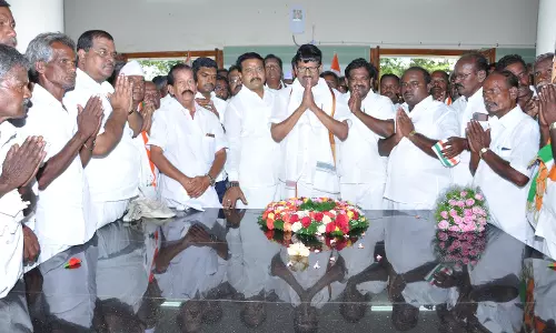 கவர்னர் மாளிகை அரசியல் பேசுவதற்கான இடமில்லை கவர்னர் மாளிகை அரசியல் பேசுவதற்கான இடமில்லை