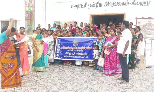 சத்துணவு ஊழியர்கள் ஆர்ப்பாட்டம் சத்துணவு ஊழியர்கள் ஆர்ப்பாட்டம்