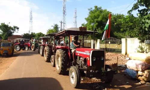 பா.ஜ.க.வினர் தடையை மீறி டிராக்டரில் ஊர்வலம் செல்ல முயற்சி பா.ஜ.க.வினர் தடையை மீறி டிராக்டரில் ஊர்வலம் செல்ல முயற்சி