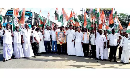 காங்கிரஸ் கட்சியினர் பாதயாத்திரை