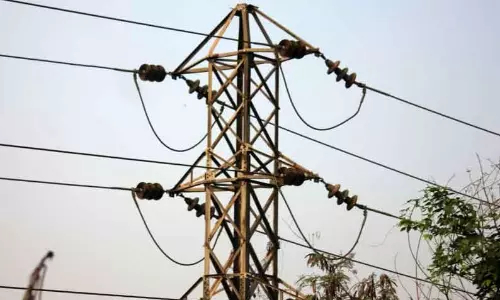 தேங்காய் எண்ணெய் உற்பத்தி ஆலை தொழி லுக்கு மின் கட்டண உயர்வில் இருந்து விலக்கு அளிக்க வேண்டும்