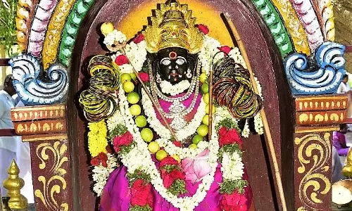 மஞ்சக்குளத்து காளி கோவிலில் ஆடி பவுர்ணமி விழா மஞ்சக்குளத்து காளி கோவிலில் ஆடி பவுர்ணமி விழா