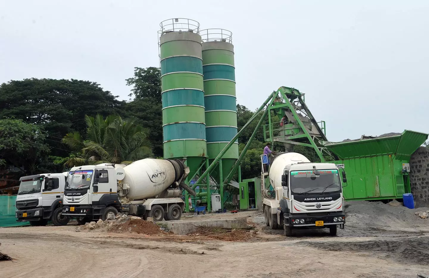 ஆரியபாளையத்தில் புதிய பாலம் கட்டும் பணி தீவிரம் ஆரியபாளையத்தில் புதிய பாலம் கட்டும் பணி தீவிரம்