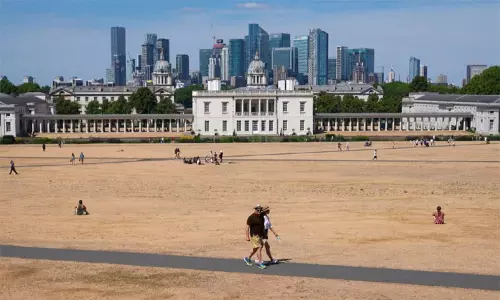 பருவ நிலை மாற்றத்தால்  வறண்ட இங்கிலாந்தின் தேம்ஸ் நதி...!