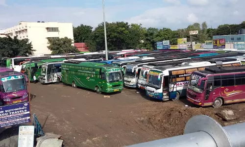 தொடர் விடுமுறை: ஆம்னி பஸ்களின் கட்டணம் மூன்று மடங்கு உயர்வு - பயணிகள் அதிர்ச்சி