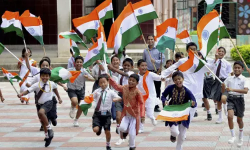 75-வது சுதந்திர தினம்: பெருங்கூட்டங்களைத் தவிர்க்க வேண்டும் - மாநிலங்களுக்கு மத்திய அரசு உத்தரவு