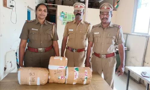 மும்பையில் இருந்து வந்த ரெயிலில் கேட்பாரற்று கிடந்த பை..! திறந்து பார்த்த போலீசாருக்கு காத்திருந்த அதிர்ச்சி..! மும்பையில் இருந்து வந்த ரெயிலில் கேட்பாரற்று கிடந்த பை..! திறந்து பார்த்த போலீசாருக்கு காத்திருந்த அதிர்ச்சி..!