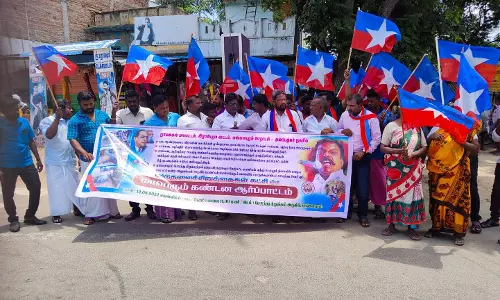 மங்களபுரத்தில் விடுதலை சிறுத்தைகள் கட்சியினர் ஆர்ப்பாட்டம் மங்களபுரத்தில் விடுதலை சிறுத்தைகள் கட்சியினர் ஆர்ப்பாட்டம்