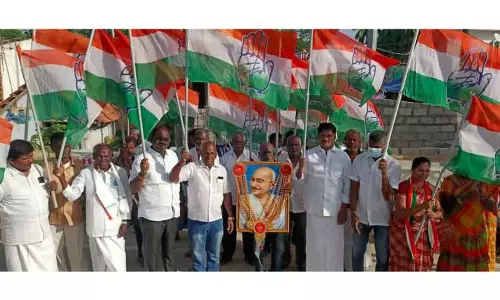 காங்கிரஸ் கட்சியினர் பாதயாத்திரை