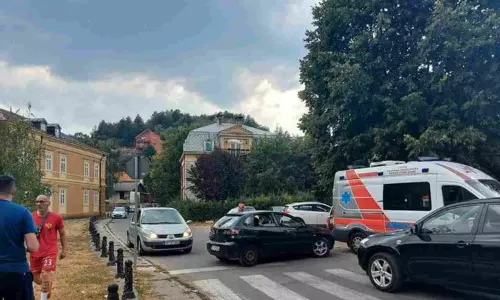 குடும்ப பிரச்சினையின் போது துப்பாக்கிச்சூடு; 11 பேர் பலி குடும்ப பிரச்சினையின் போது துப்பாக்கிச்சூடு; 11 பேர் பலி