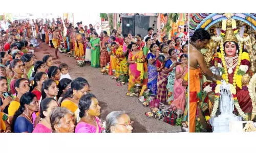 ஆடி கடைசி வெள்ளிக்கிழமையையொட்டி  அம்மன் கோவில்களில் சிறப்பு வழிபாடு  செடல் குத்தி பக்தர்கள் நேர்த்திக்கடன்