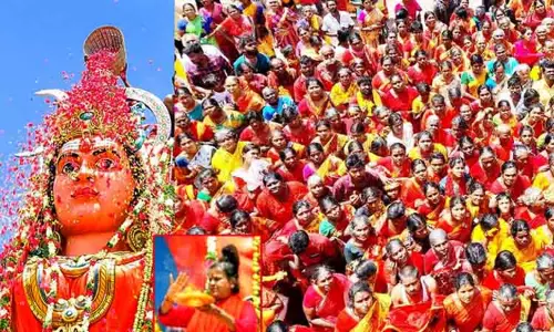 ஆயிரம் கண்ணுடையாள் கோவிலில் பூச்சொரிதல் விழா