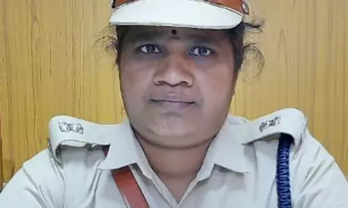 ஈரோடு மாவட்ட கூடுதல் போலீஸ் சூப்பிரண்டு கனகேஸ்வரிக்கு உள்துறை அமைச்சரின் பதக்கம்; கொலை வழக்கை சிறப்பாக நடத்தி குற்றவாளிகளுக்கு தண்டனை பெற்றுக்கொடுத்தவர் ஈரோடு மாவட்ட கூடுதல் போலீஸ் சூப்பிரண்டு கனகேஸ்வரிக்கு உள்துறை அமைச்சரின் பதக்கம்; கொலை வழக்கை சிறப்பாக நடத்தி குற்றவாளிகளுக்கு தண்டனை பெற்றுக்கொடுத்தவர்