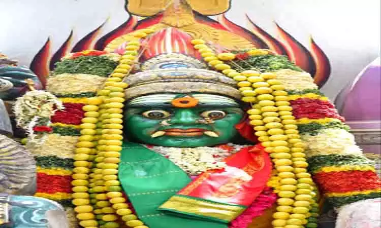 மடப்புரம் பத்திரகாளி அம்மன் கோவிலில் ஆயிரக்கணக்கான பக்தர்கள் தரிசனம் மடப்புரம் பத்திரகாளி அம்மன் கோவிலில் ஆயிரக்கணக்கான பக்தர்கள் தரிசனம்