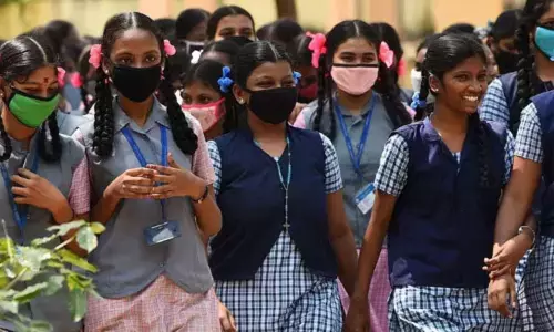 12-ம் வகுப்பு மாணவி மாற்றுச்சான்றிதழில் 2-வது மொழியாக இடம் பெற்ற அசாமி - அதிகாரிகள் விளக்கம் 12-ம் வகுப்பு மாணவி மாற்றுச்சான்றிதழில் 2-வது மொழியாக இடம் பெற்ற அசாமி - அதிகாரிகள் விளக்கம்