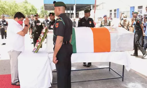 வீர மரணம் அடைந்த ராணுவ வீரருக்கு அமைச்சர் பழனிவேல் தியாகராஜன் இறுதி மரியாதை