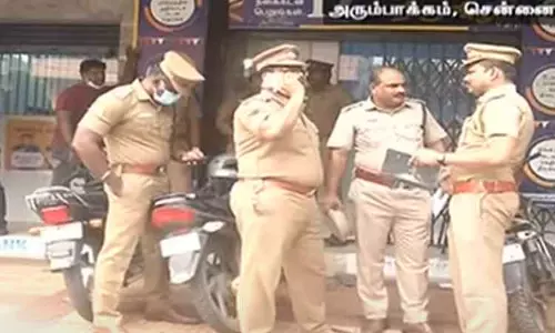 சென்னை அரும்பாக்கம் தனியார் வங்கியில் கொள்ளை - வங்கி ஊழியரே கொள்ளை சம்பவத்தில் ஈடுபட்டதாக தகவல் சென்னை அரும்பாக்கம் தனியார் வங்கியில் கொள்ளை - வங்கி ஊழியரே கொள்ளை சம்பவத்தில் ஈடுபட்டதாக தகவல்