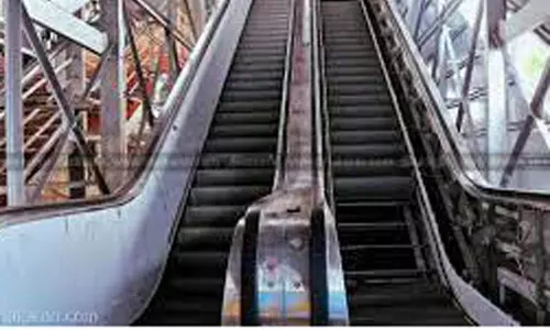 நடைமேம்பாலங்களில் நகரும் படிக்கட்டுகள்- மாநகராட்சி திட்டம்