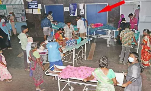 லிப்ட்டை இயக்காததால் நோயாளிகள் அவதி