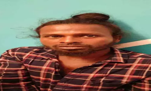 மூதாட்டியிடம் நகைபறித்த 2 பேர் கைது