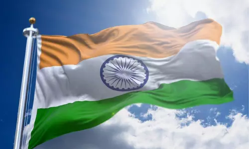 மூவர்ணக் கொடியுடன் கூடிய புகைப்படங்களை பகிர வேண்டும் - நாட்டு மக்களிடம் பிரதமர் மோடி வலியுறுத்தல்