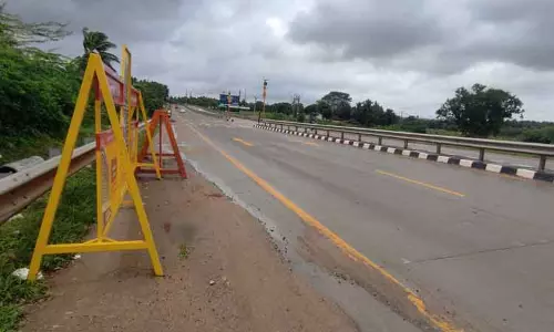 வேக கட்டுப்பாட்டுக்காக வைத்த இரும்பு தடுப்புகள் திடீர் அகற்றம்